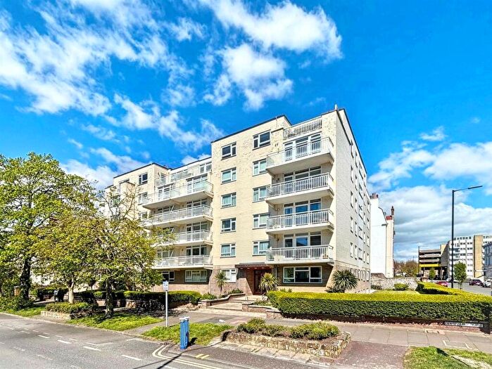 3 Bedroom Flat For Sale In Devonshire Place, Eastbourne, BN21