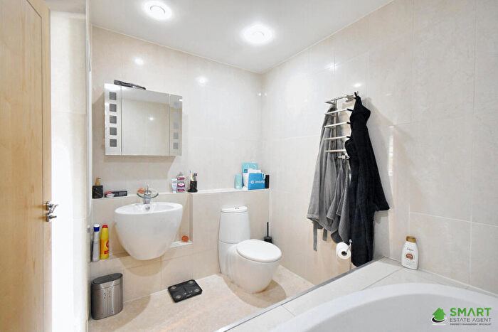 2 Bedroom Apartment For Sale In Isleworth Road, Exeter, EX4