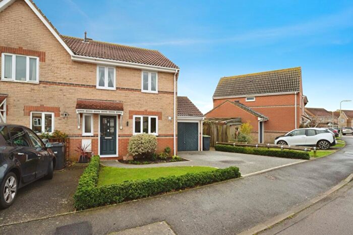 3 Bedroom End Of Terrace House For Sale In Old School Drive, Hayling Island, Hampshire, PO11