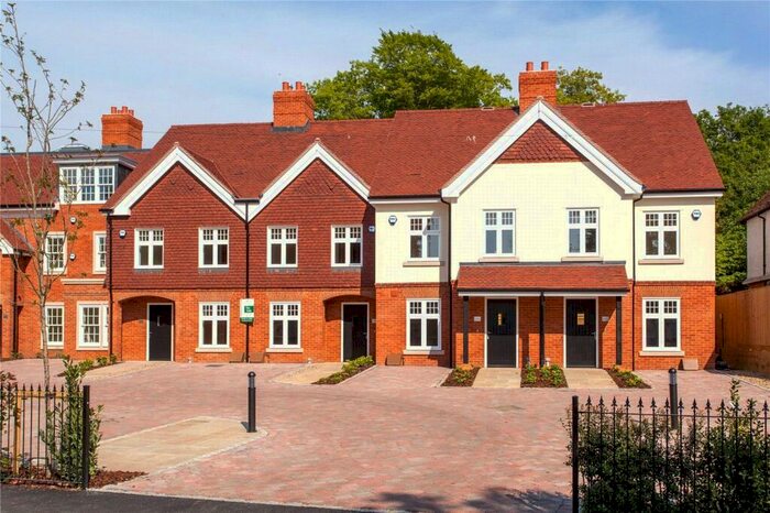 4 Bedroom Terraced House To Rent In High Street, Wargrave, Reading, Berkshire, RG10