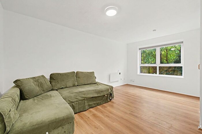 1 Bedroom Flat To Rent In Wedmore Gardens, London, N19