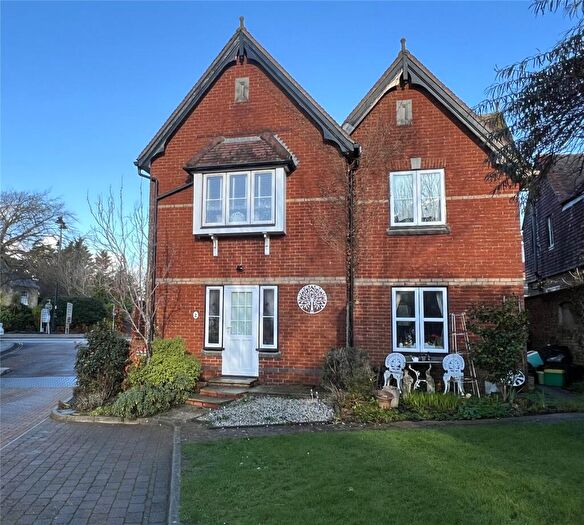 2 Bedroom Retirement Property For Sale In Anchorage Way, Lymington, Hampshire, SO41