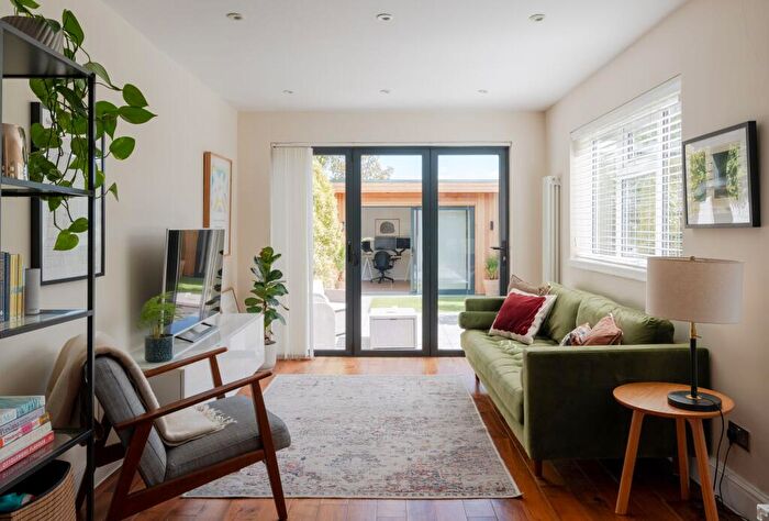 2 Bedroom Flat For Sale In Montague Road, Leytonstone, London, E11