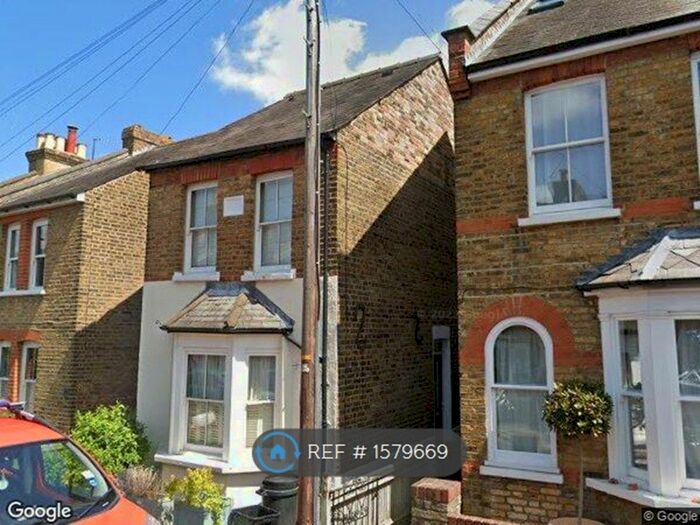 3 Bedroom Detached House To Rent In Lindum Road, Teddington, TW11