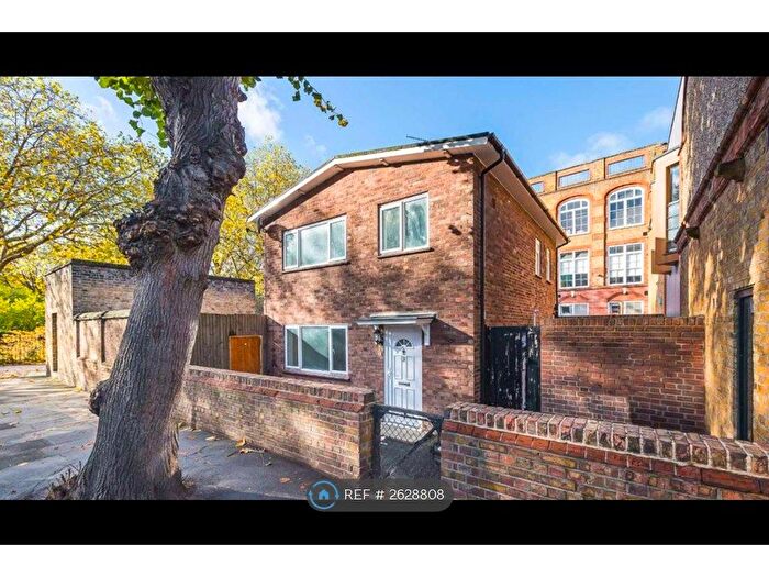 3 Bedroom Detached House To Rent In West Square, London, SE11