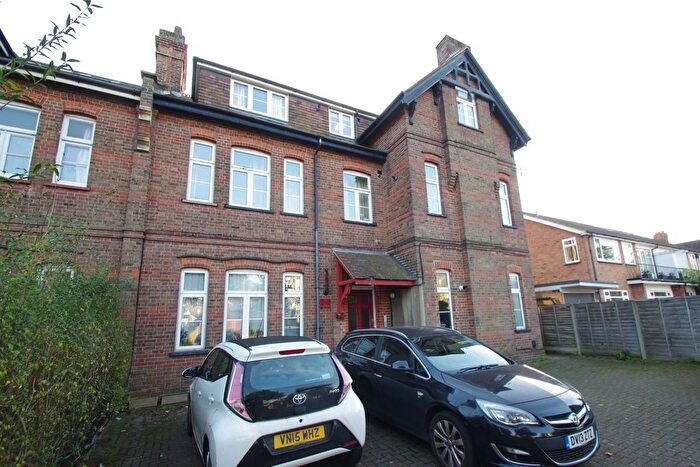 2 Bedroom Flat To Rent In Park Road, Watford, WD17
