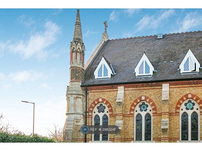 2 Bedroom Flat To Rent In Reeds Chapel, Watford, WD24