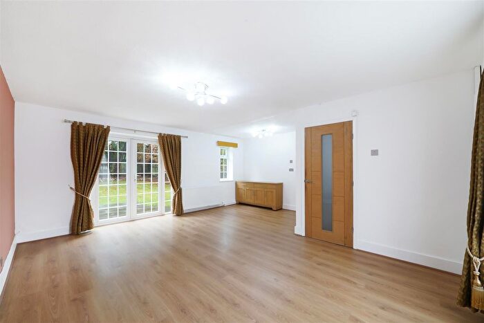 4 Bedroom Detached House To Rent In Sudbury Hill Close, Sudbury, Wembley, HA0