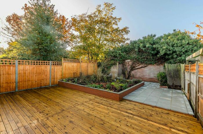 2 Bedroom Flat To Rent In Queens Walk, Harrow, HA1