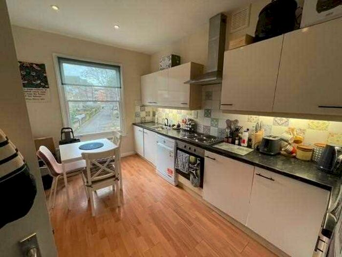 2 Bedroom Flat To Rent In Warrender Road, London, N19
