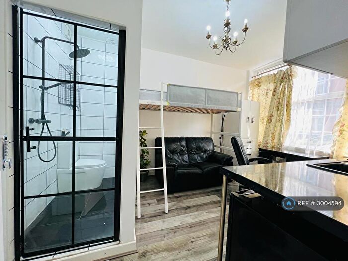 Studio To Rent In Off Oxford Road, Manchester, M14