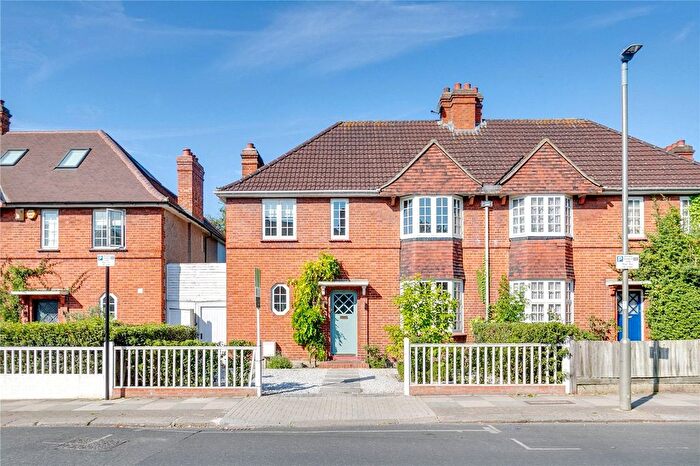 4 Bedroom Terraced House For Sale In Ellerton Road, SW18