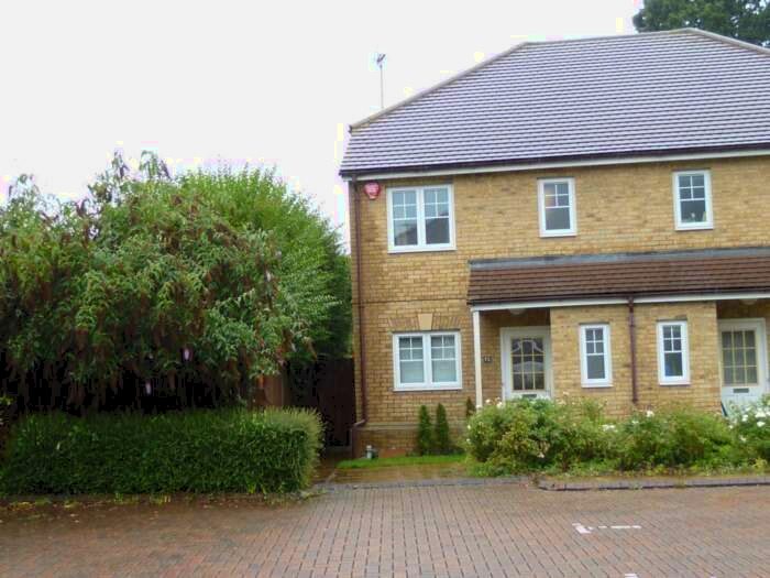 3 Bedroom Semi-Detached House To Rent In Eastcourt Avenue, Earley, RG6