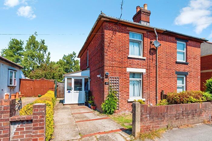 2 Bedroom Semi Detached House For Sale In Albany Road, Southampton, SO15