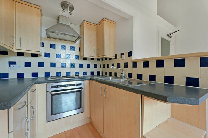 Flat To Rent In Portsmouth Road, Surbiton, KT6