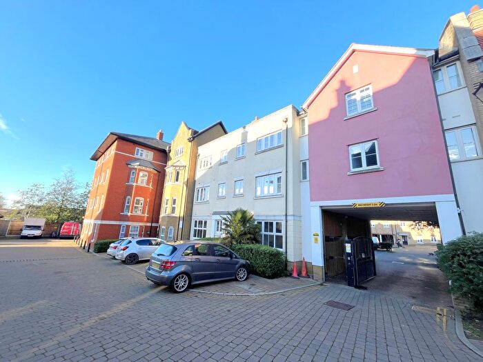 2 Bedroom Flat To Rent In Roche Close, Rochford, SS4