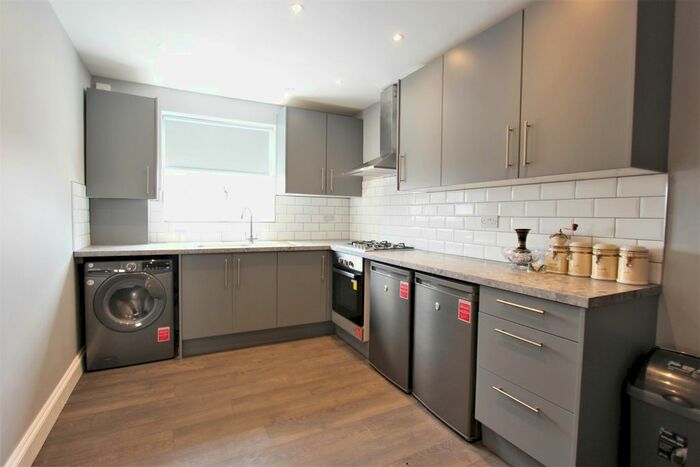 3 Bedroom Flat To Rent In Billet Road, London, E17