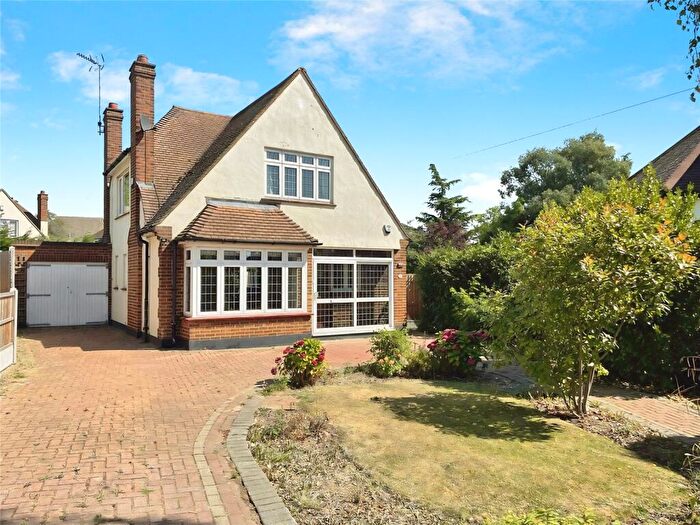 3 Bedroom Detached House To Rent In Warren Close, Rayleigh, Essex, SS6