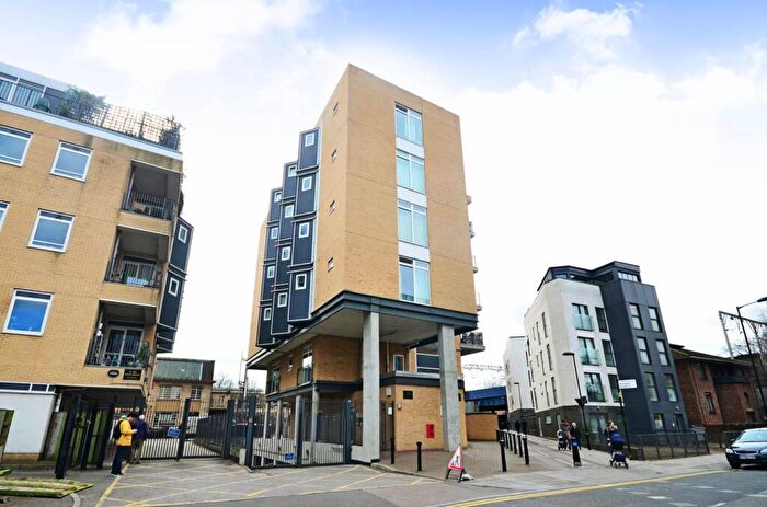 2 Bedroom Flat For Sale In Martello Street, London Fields, London, E8