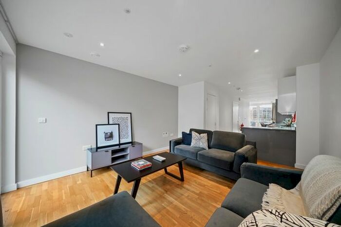4 Bedroom Flat To Rent In , Townhouses, London, E20