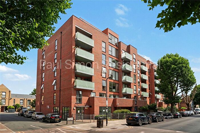 1 Bedroom Flat For Sale In Butterfly Court, Bathhurst Square, London, N15