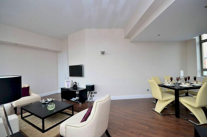 2 Bedroom Flat To Rent In City Road, Old Street, London, EC1V