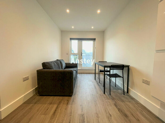 2 Bedroom Flat To Rent In Portswood Road, Southampton, SO17