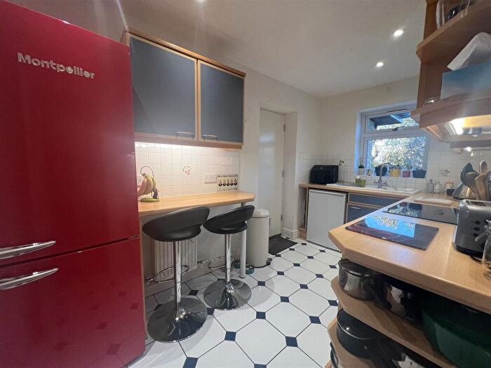 3 Bedroom Link Detached House To Rent In The Briars, Ash, GU12