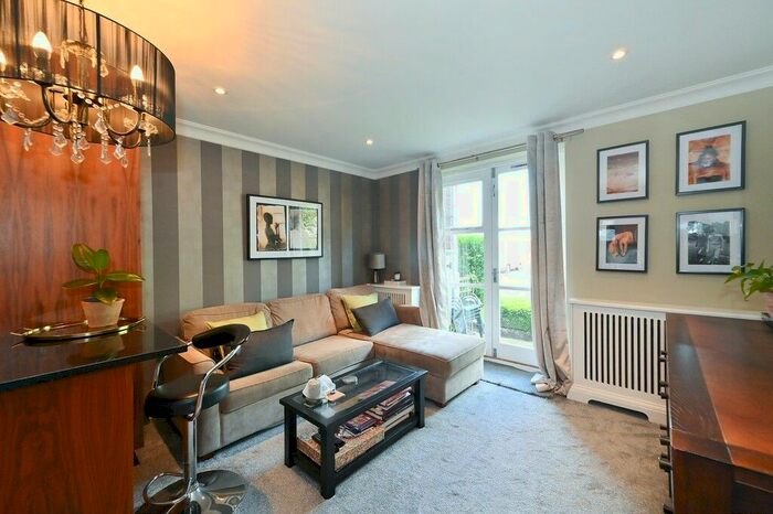 2 Bedroom Flat To Rent In Brompton Park Crescent, Fulham, SW6