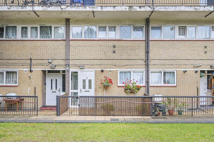 2 Bedroom Flat For Sale In Bazely Street, Canary Wharf, London, E14