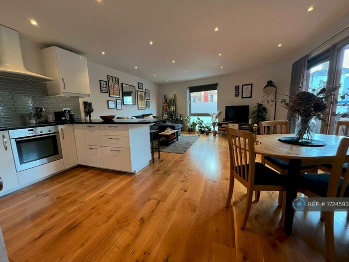 2 Bedroom Flat To Rent In Willow Way, London, SE26