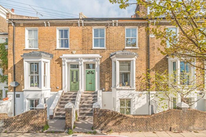 2 Bedroom Flat To Rent In Forest Road, London Fields, E8