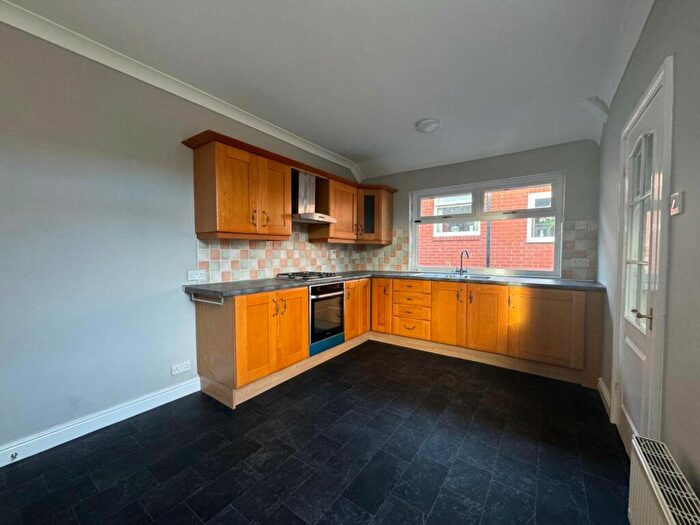 2 Bedroom Detached Bungalow To Rent In Manor Road, Shaw, OL2