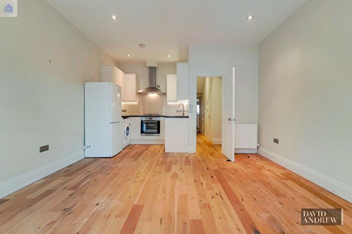 2 Bedroom Flat To Rent In Highbury Park, London, N5