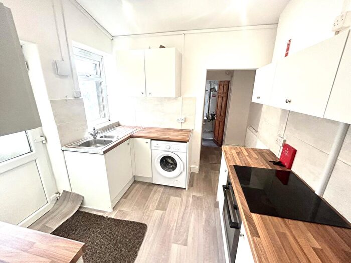 4 Bedroom House Of Multiple Occupation To Rent In Queen Street, , Treforest, CF37