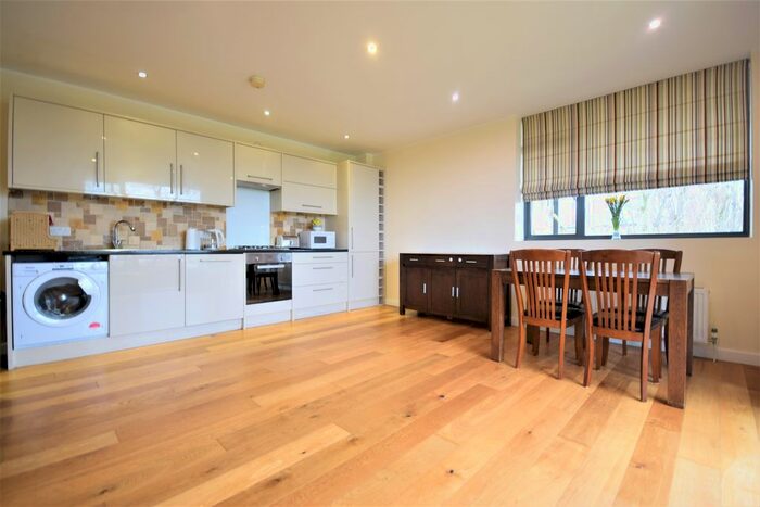 2 Bedroom Flat To Rent In Kangley Bridge Road, Sydenham, SE26