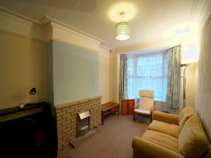 4 Bedroom House To Rent In Orme Road, Bangor, Gwynedd, LL57