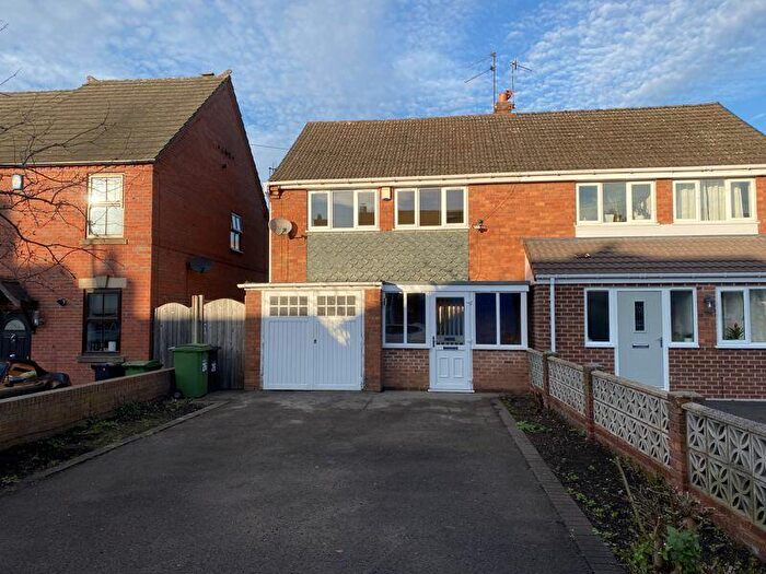 3 Bedroom Semi-Detached House To Rent In Brook Street, Stourbridge, DY8