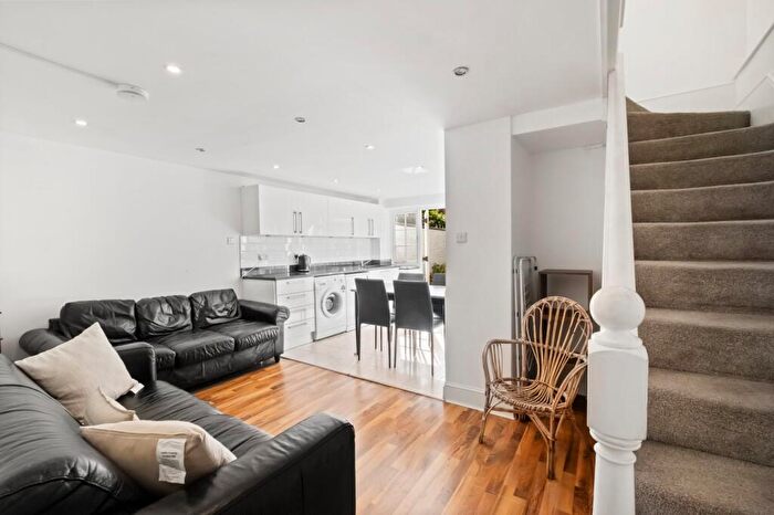 3 Bedroom Flat To Rent In Northdown Street, Islington, N1