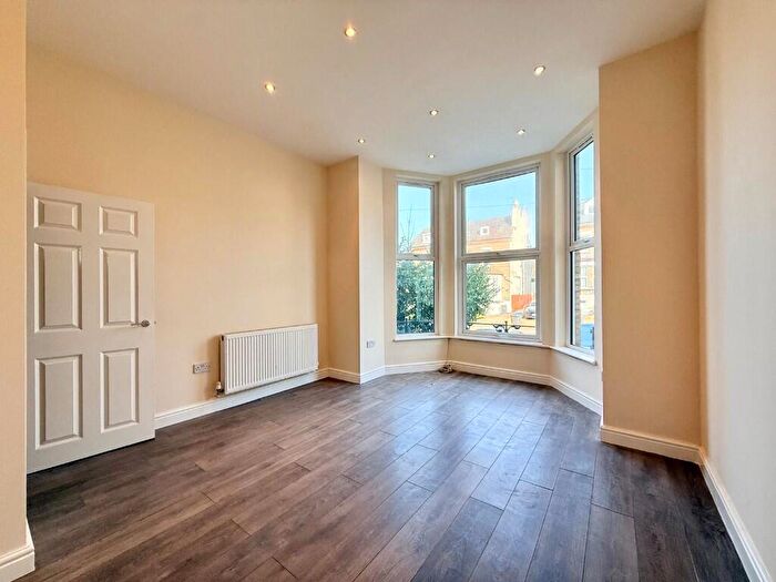 2 Bedroom Flat To Rent In St. Peters Road, Croydon, London, CR0