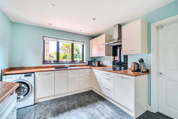 4 Bedroom Detached House For Sale In Avocet Way, Waterlooville, Hampshire, PO8