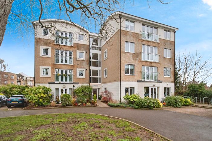 2 Bedroom Flat For Sale In Russell Road, Basingstoke, RG21