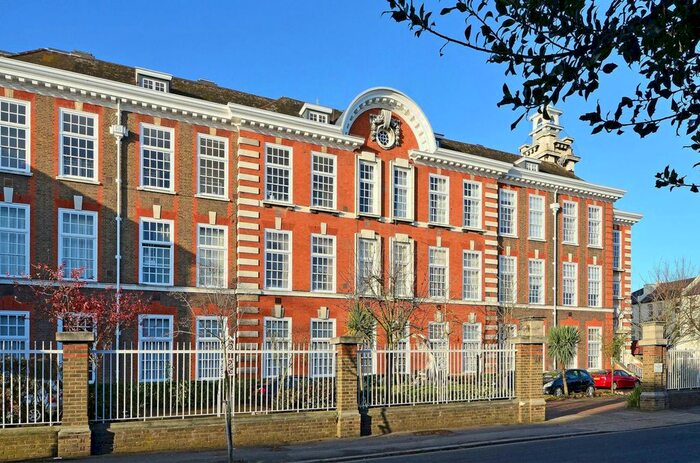 3 Bedroom Flat To Rent In Southey Road, Wimbledon, London, SW19