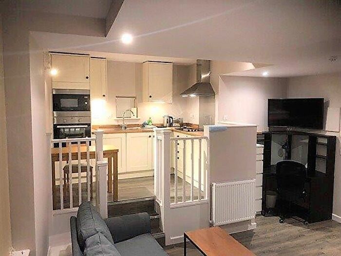 1 Bedroom Private Halls To Rent In James Lane, LA1