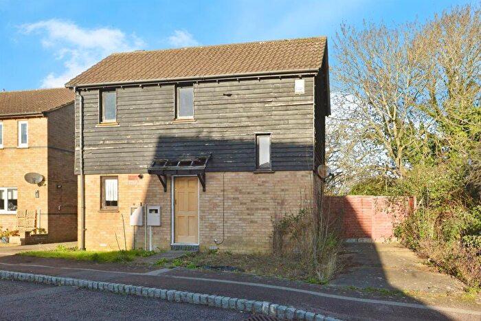 2 Bedroom Detached House For Sale In Lowndes Grove, Shenley Church End, Milton Keynes, MK5