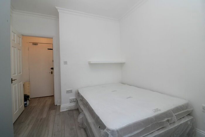 Studio To Rent In Pitcairn Road, Mitcham, CR4