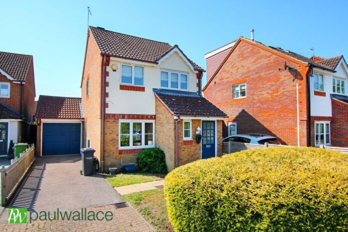 3 Bedroom Detached House For Sale In Canons Gate, Cheshunt, Waltham Cross, EN8