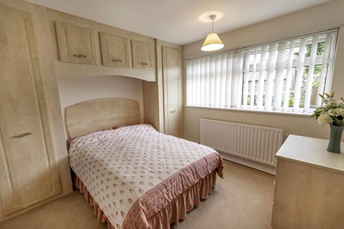 2 Bedroom Bungalow For Sale In Gill Close, Wickersley, Rotherham, S66