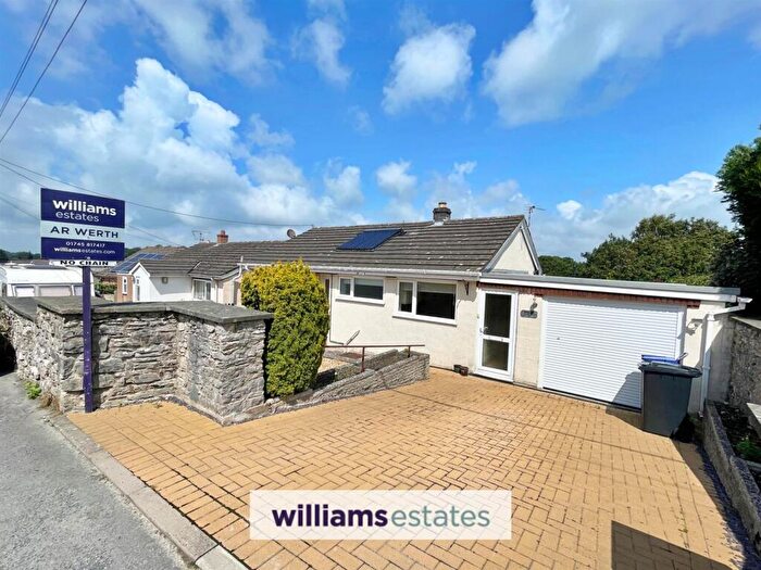 2 Bedroom Detached Bungalow For Sale In Ochr Y Bryn, Henllan, LL16