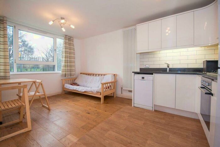 2 Bedroom Flat To Rent In Bollingbroke Grove, Battersea, SW11